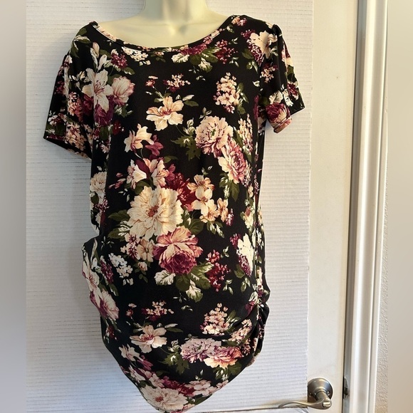 Duetime Maternity black Floral Top with ruched sides in Size Large. J9 - Picture 1 of 10